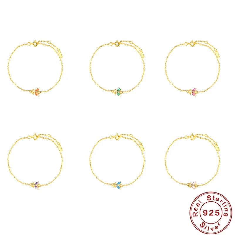 Feines Armband mit gefärbten Bienchen