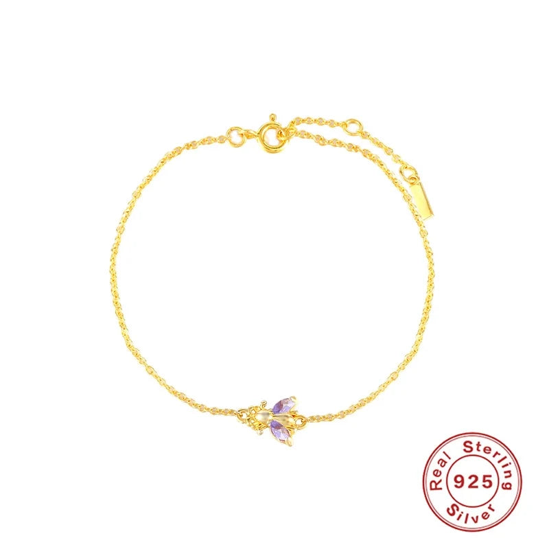 Feines Armband mit gefärbten Bienchen