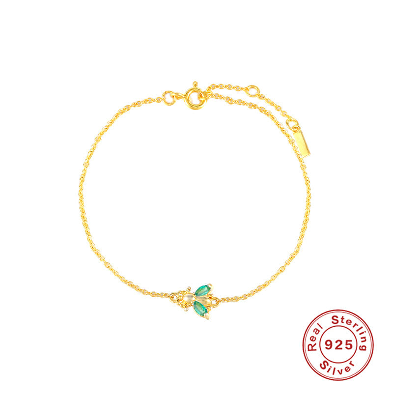 Feines Armband mit gefärbten Bienchen