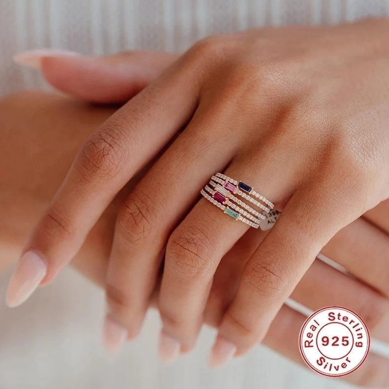 Ring mit farblichem Stein